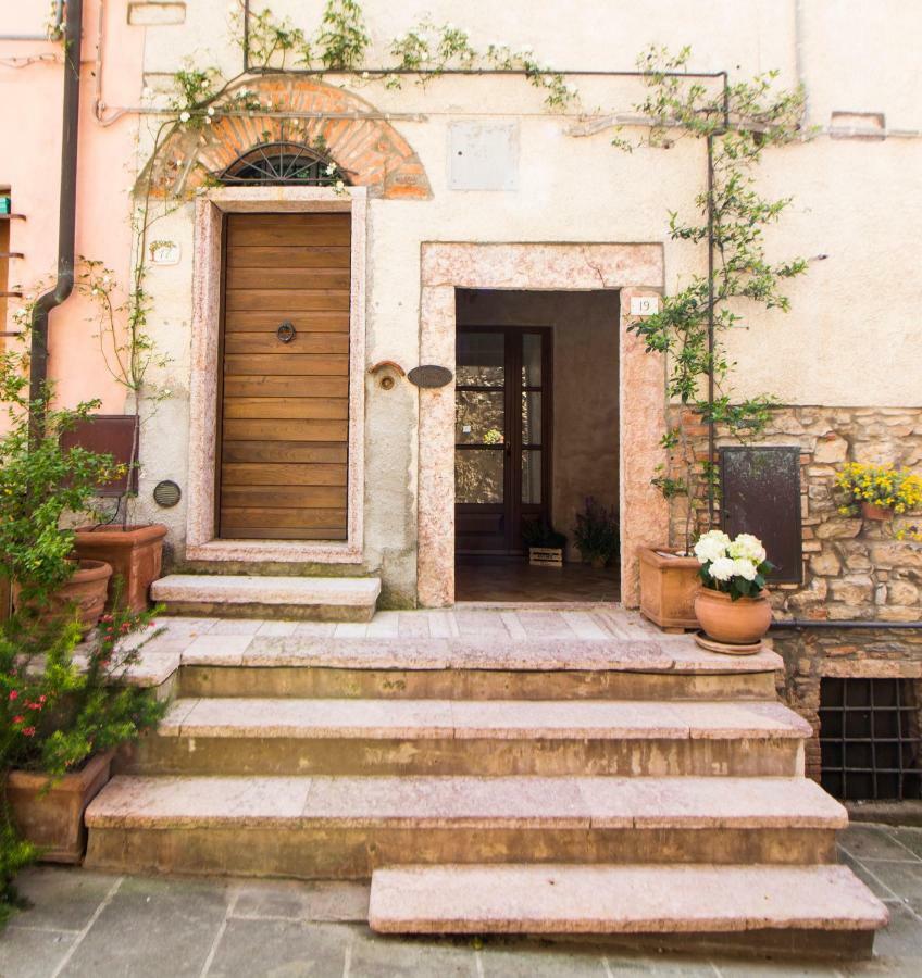 Le Dame Del Borgo Apartment Sassetta Exterior photo