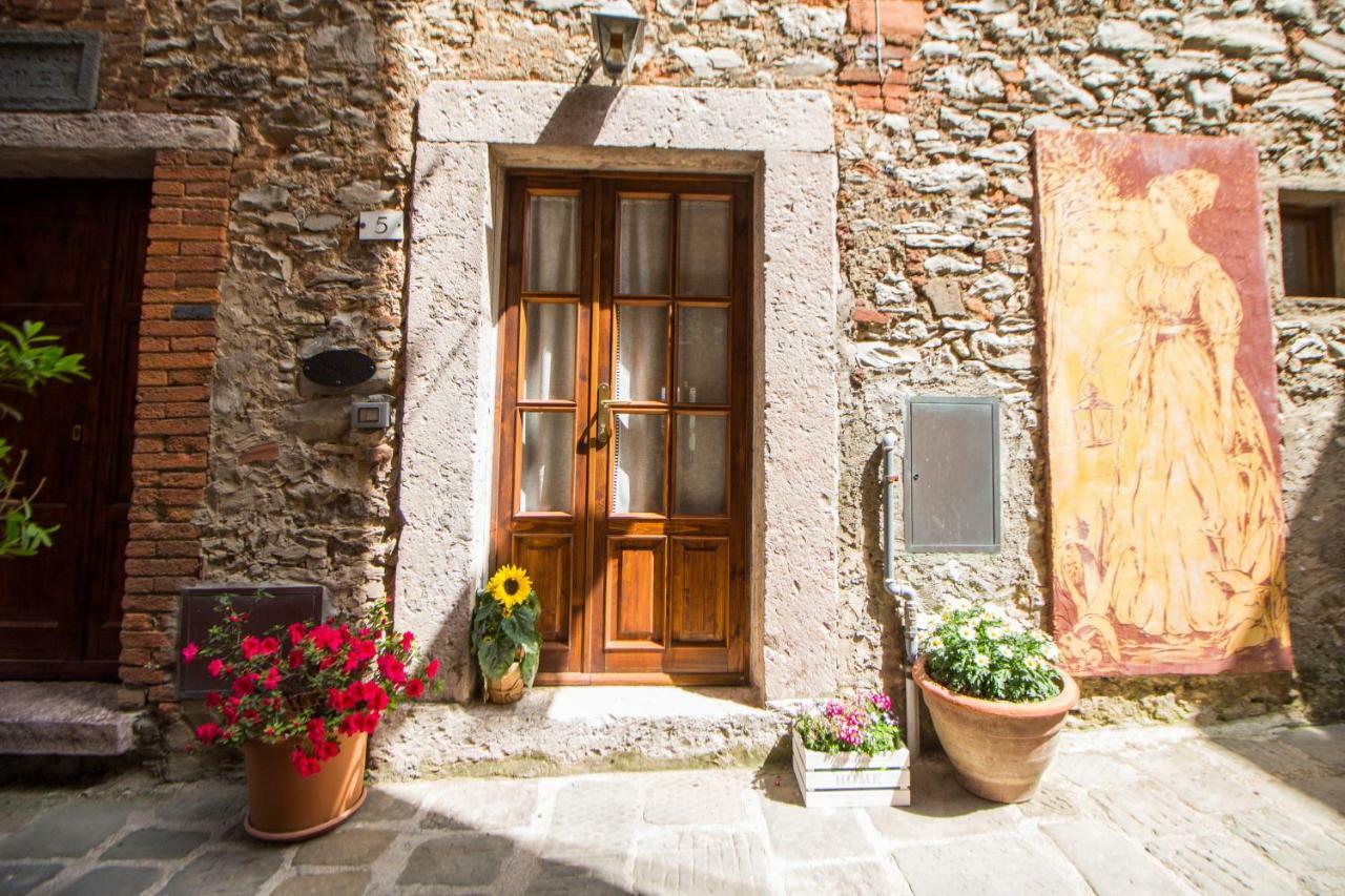 Le Dame Del Borgo Apartment Sassetta Exterior photo